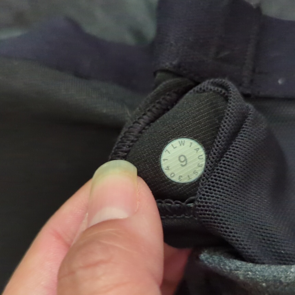 Lululemon Grey Workout Tank, Size 6 - Picture 5 of 5